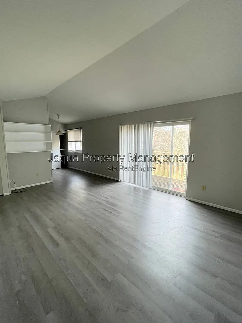 2 bed, 1.0 bath, 820 sqft, $995 — Photo 3