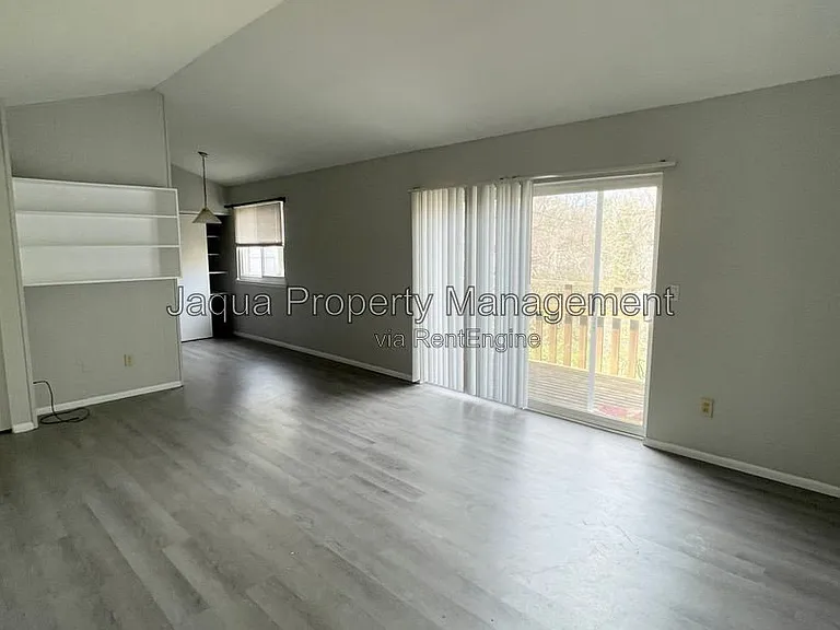 726 Garland Cir — Photo 3