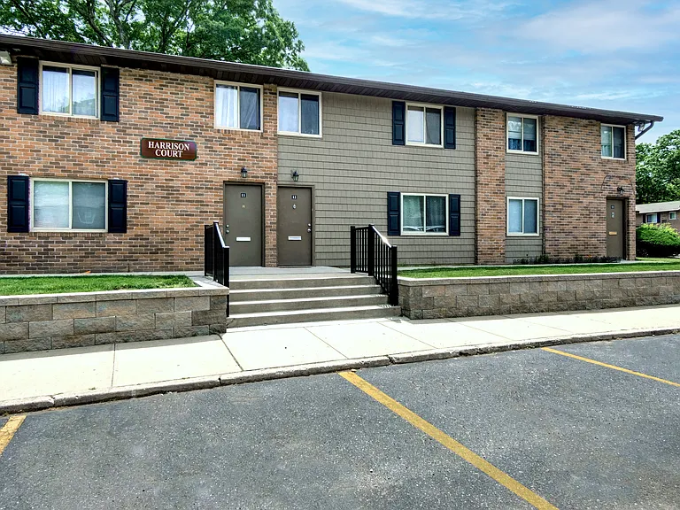 Oakview Apartments — Photo 3
