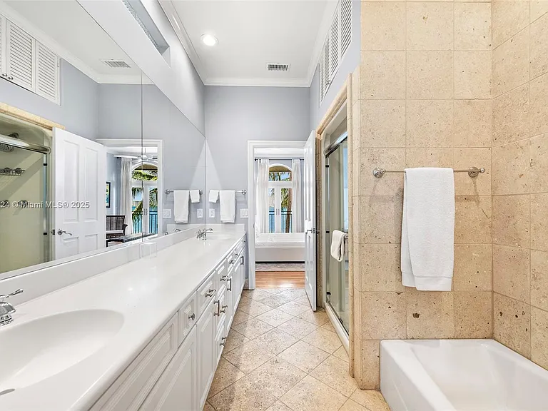814 W Dilido Dr — Photo 11