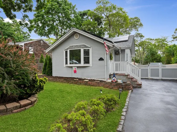 8 Lafayette Avenue, Lake Grove, NY 11755