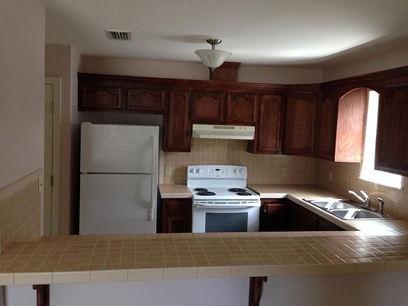 Kitchen / Bar