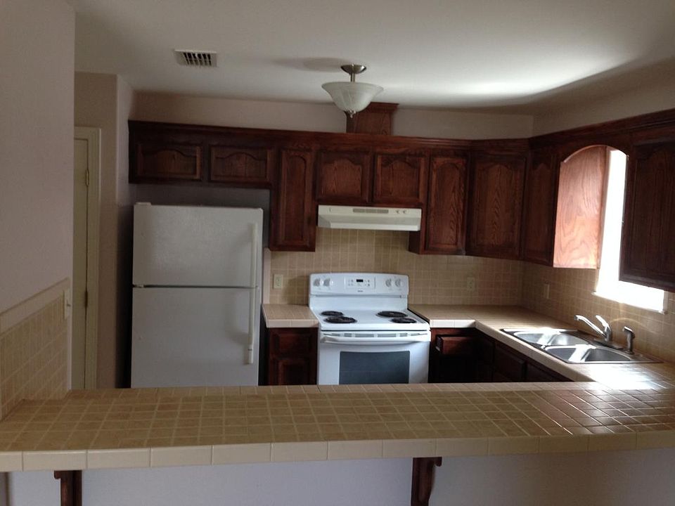 Kitchen / Bar