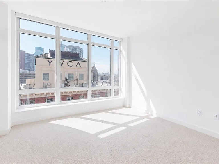 400 Stuart St #18G — Photo 10