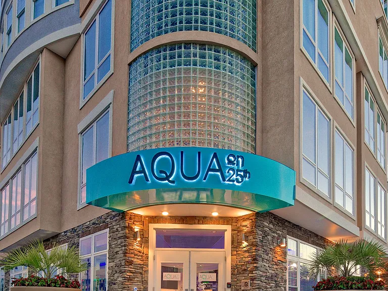 Aqua on 25th — Photo 27