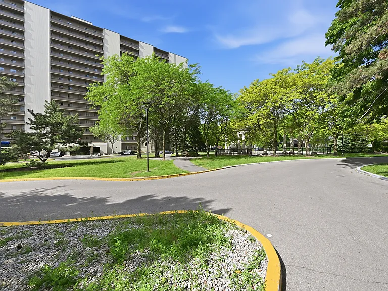 50 Jerome Cres — Photo 3