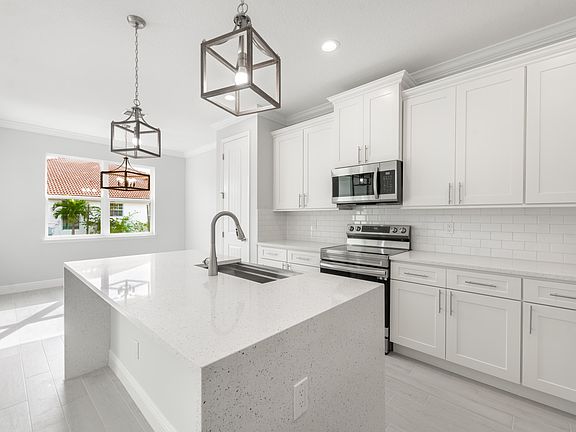 3rd image of 1102 SW Hunnicut Avenue