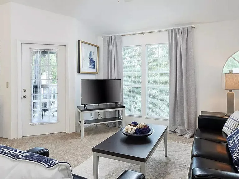 Spyglass Apartments — Photo 37