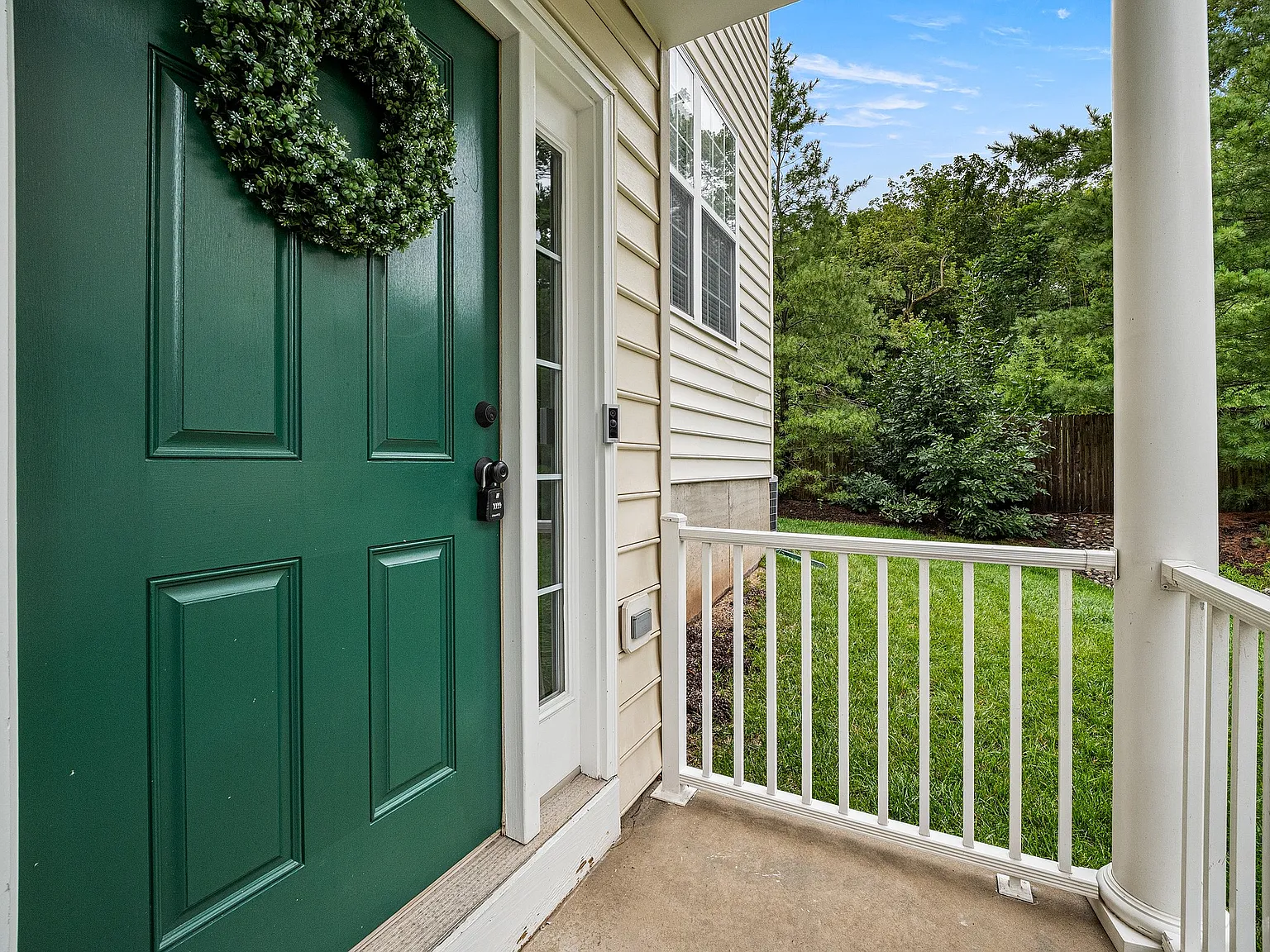 3 bed, 2.5 bath, 1940 sqft, $3,000 — Photo 2