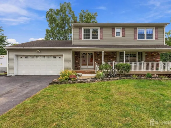 46 Meredith Rd, Edison, NJ 08817
