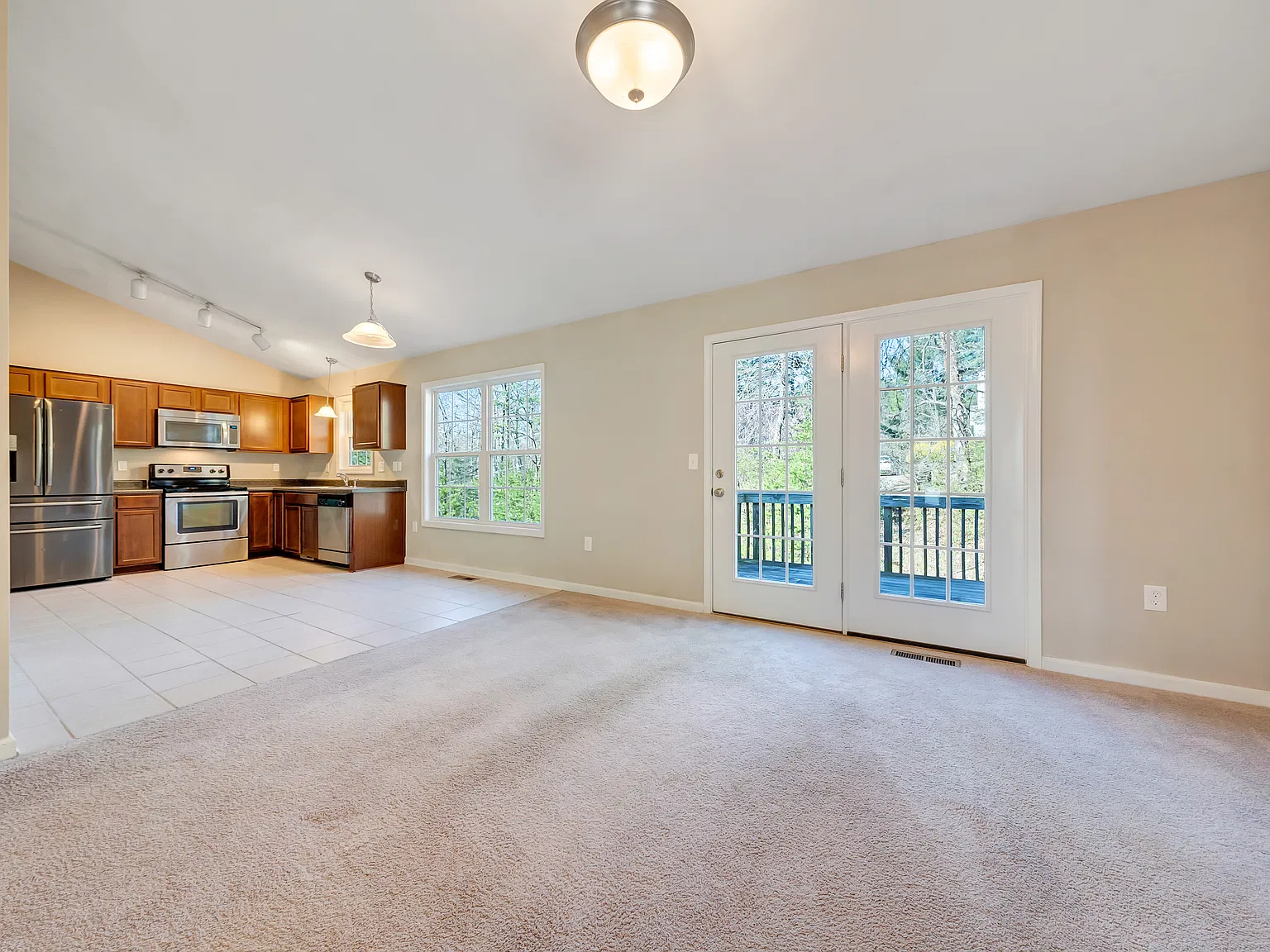 3 bed, 2.5 bath, 1107 sqft, $1,699 — Photo 4