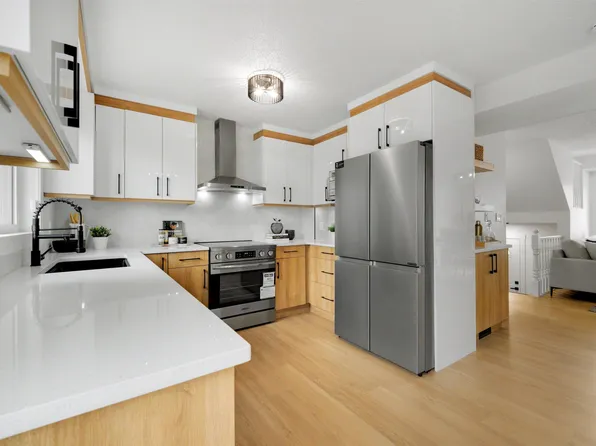 12611 47th St NW, Edmonton, AB T5A 5B1