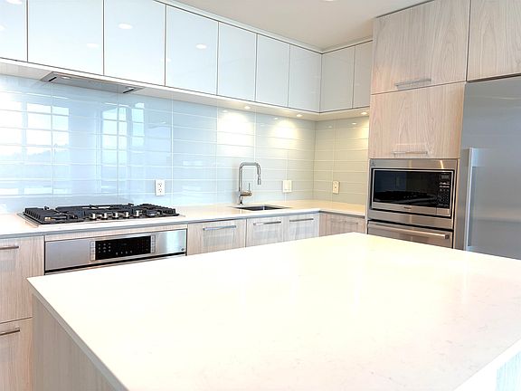 4th image of 680 Seylynn Cres #1502