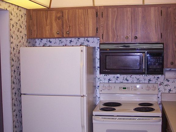 4th image of 2240 Greenhaven Dr #389