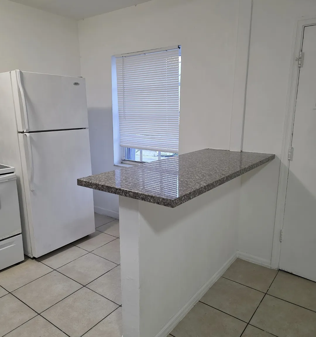 1 bed, 800 sqft, $1,600 — Photo 2