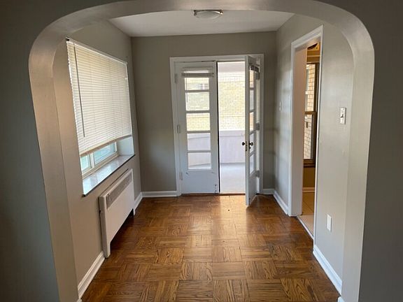4th image of 2229 Victory Pkwy APT F1