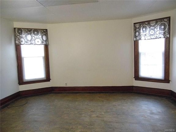 4th image of 142 Geary St