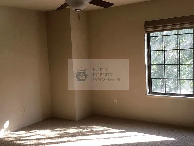 220 W Rumble Rd #D — Photo 7