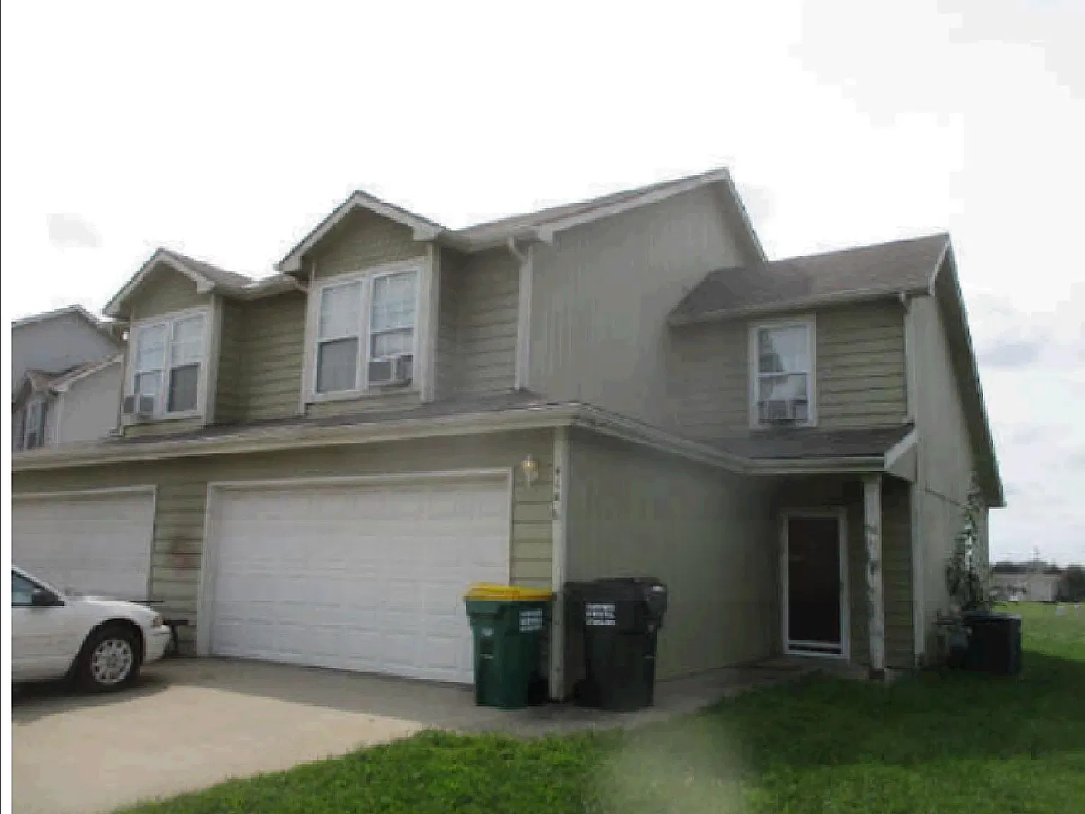 3 bed, 2.5 bath, 1300 sqft, $1,800 — Photo 1