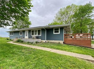 1793 E 300th Rd, Casey, IL 62420