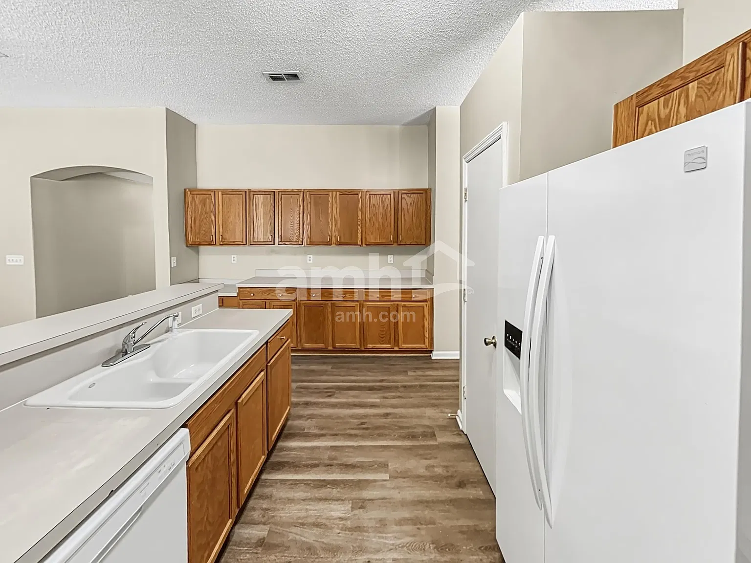 4 bed, 2.0 bath, 2278 sqft, $2,285 — Photo 4