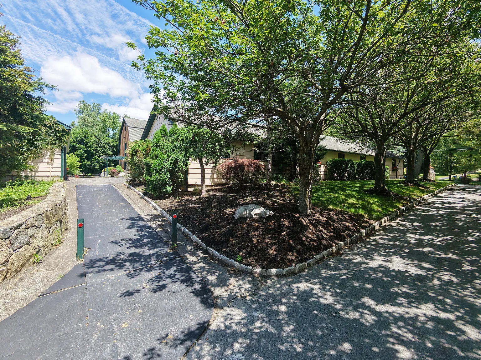 3 bed, 1000 sqft, $2,800 — Photo 2