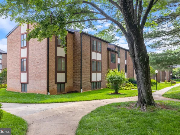 9731 Kings Crown Ct APT 201, Fairfax, VA 22031
