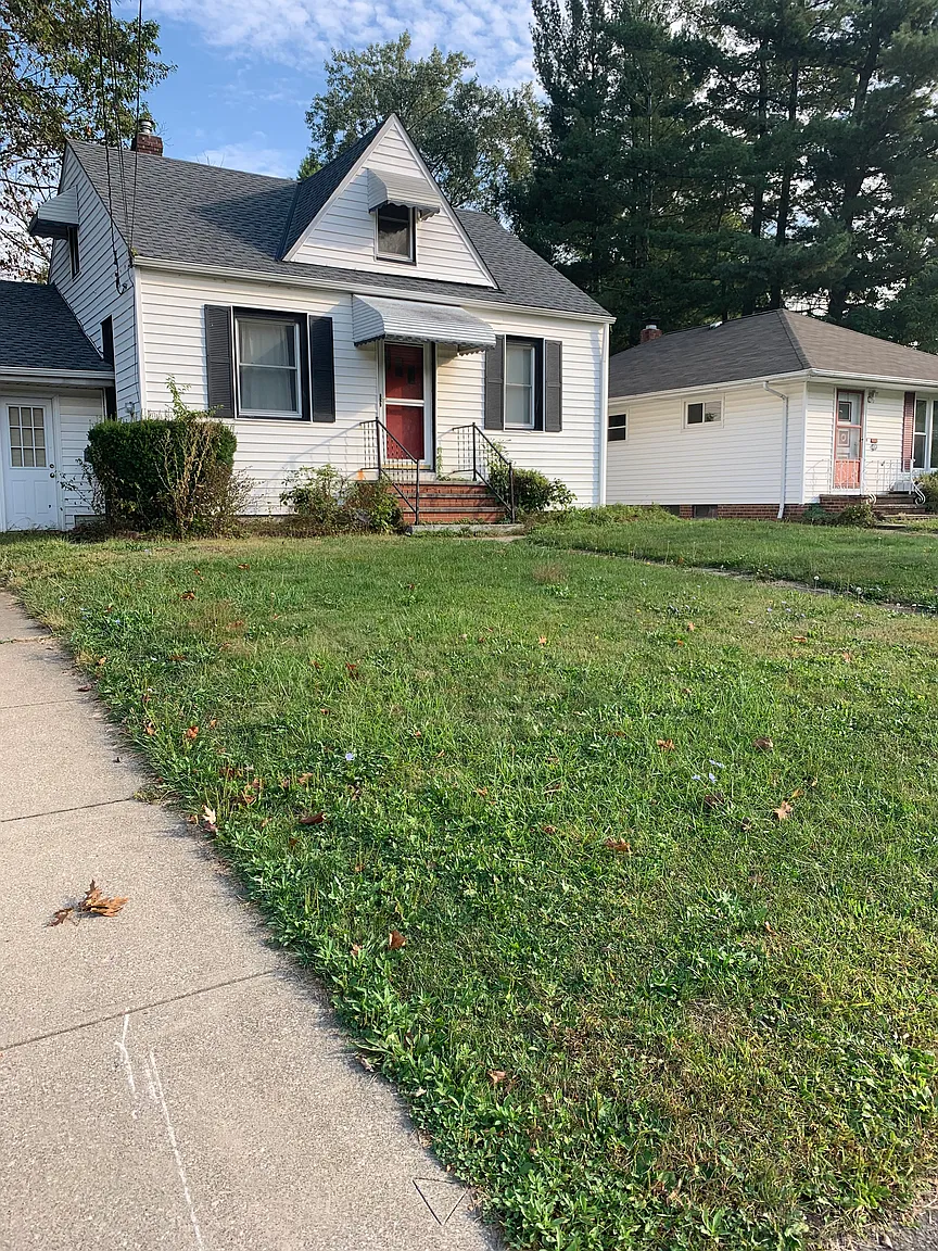 14413 Summit Ave photo 1