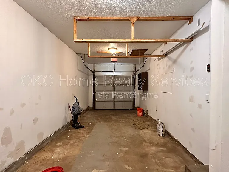 1617 N Christine Dr — Photo 27