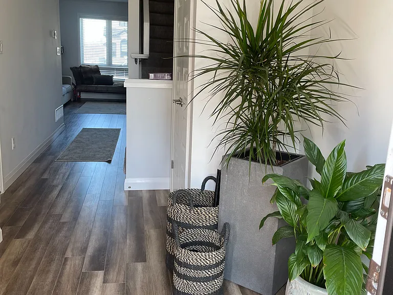 827 Kleinburg Dr E — Photo 3