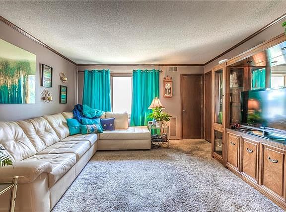4th image of 466 W 104th St Unit D