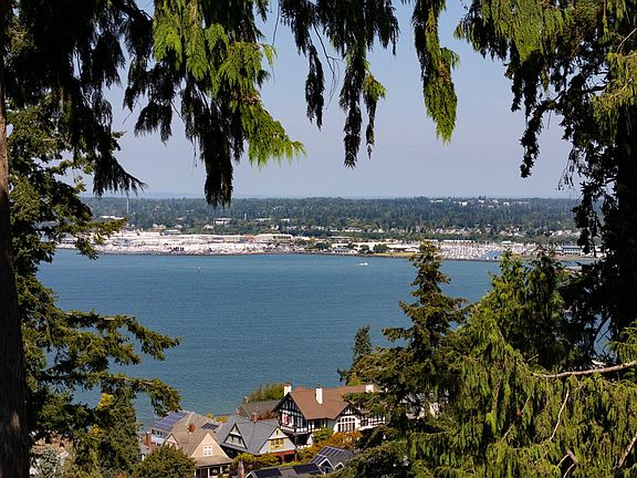 5th image of 300 Morey Avenue