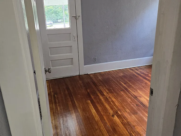 20 Paige St — Photo 9