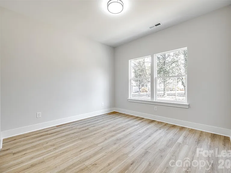 3418 Peligreni St — Photo 8
