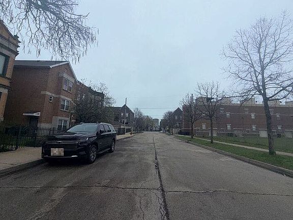 4th image of 816 E 42nd St