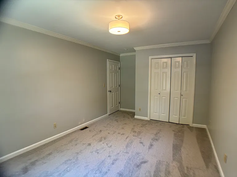 1121 Clifton Ln — Photo 10