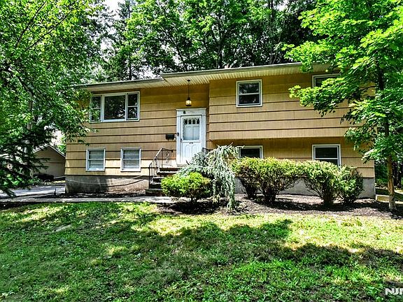 3rd image of 479 Goffle Road