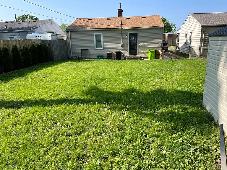 948 E Brockton Ave — Photo 3