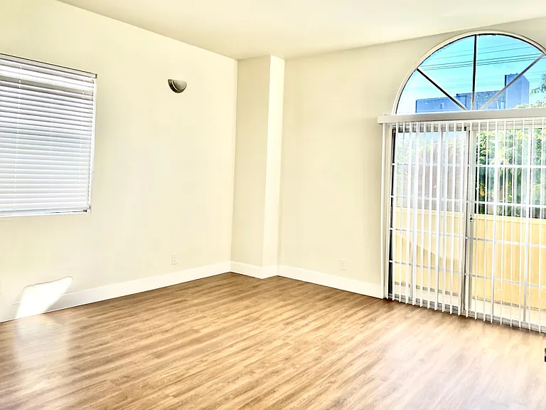 master bed room with small balcony