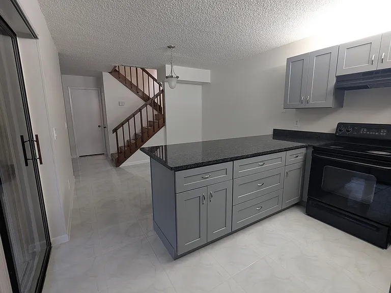 2191 White Pine Cir #D — Photo 4