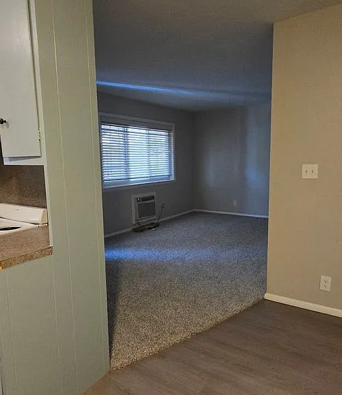 Colonial Terrace — Photo 14