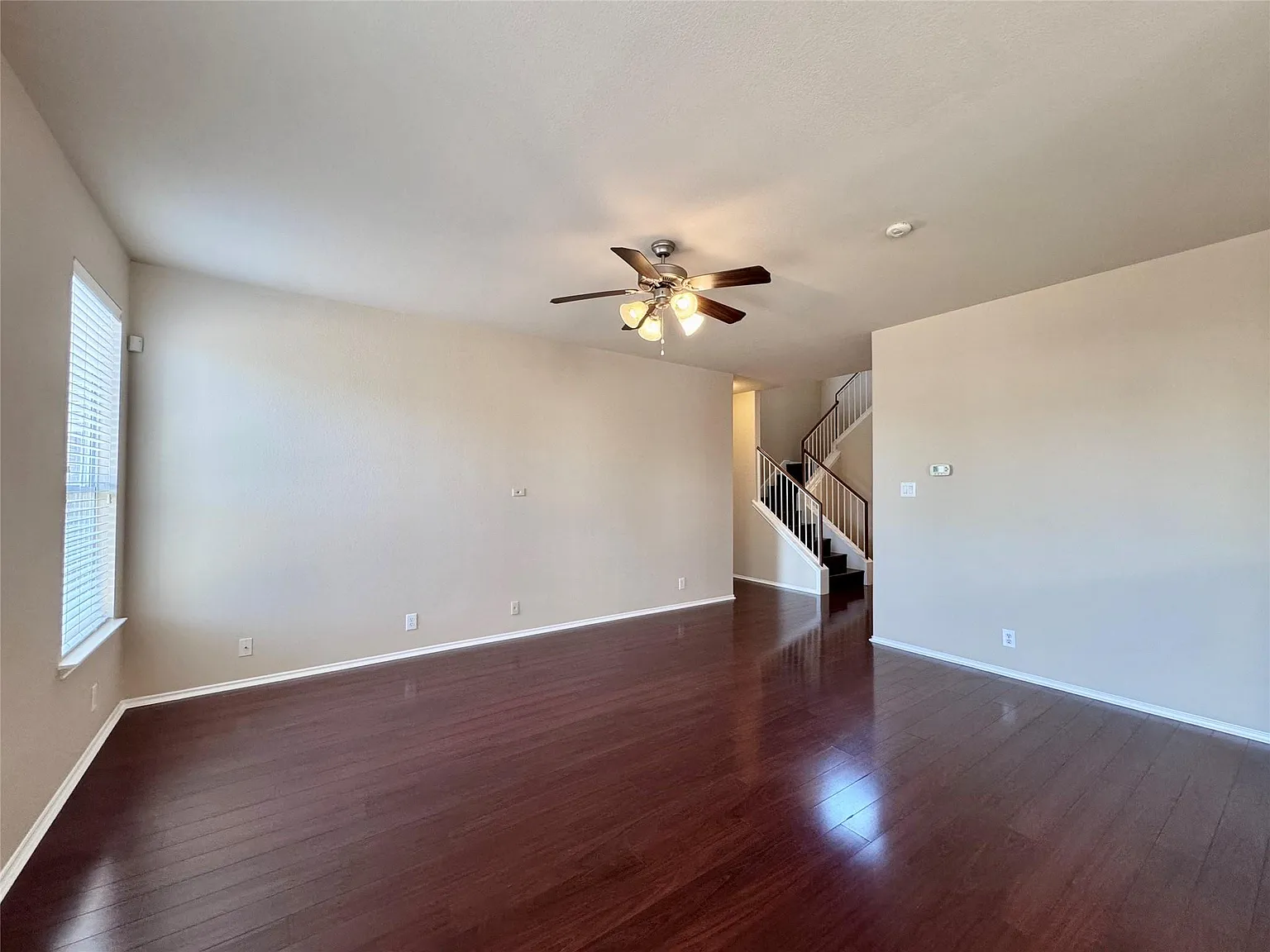 4 bed, 2.5 bath, 2516 sqft, $2,450 — Photo 3