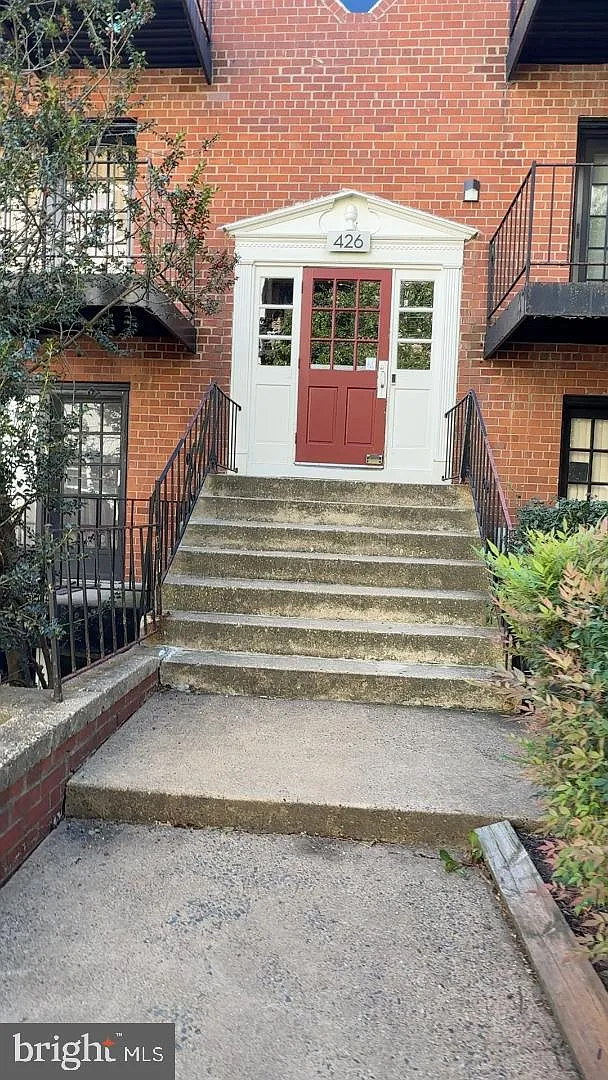 1 bed, 1.0 bath, 726 sqft, $1,600 — Photo 1