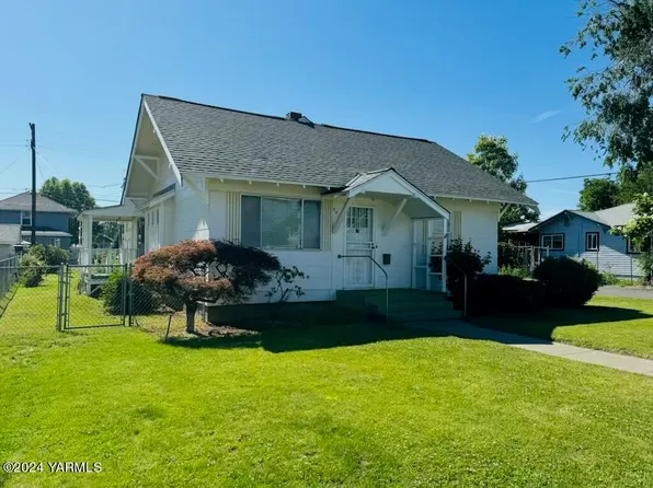 902 S 11th Ave, Yakima, WA 98902