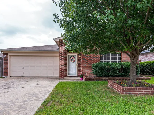 7924 Fox Chase Dr, Fort Worth, TX 76137