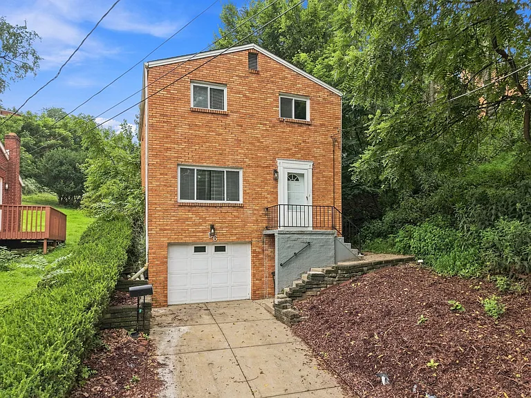 56 Pointview Rd — Photo 2