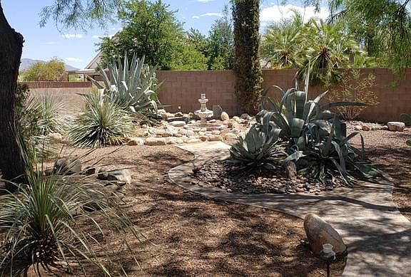 4th image of 639 S Sierra Nevada Dr