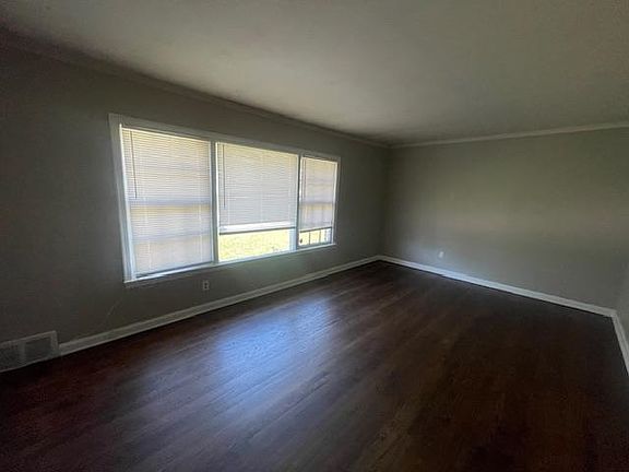 3rd image of 758 Waring Rd