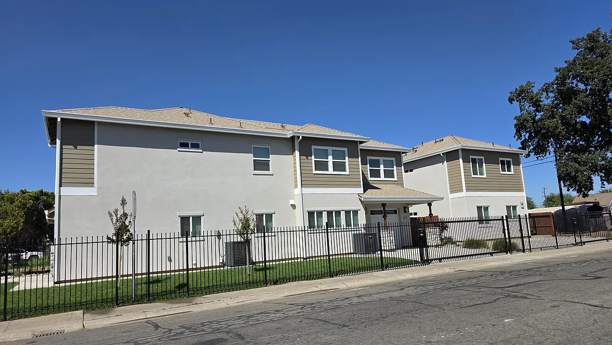 Photo 1 of 10 - 1367 Harris Ave #1367 - Sacramento, CA Primary Photo - 1367 Harris Ave #1367