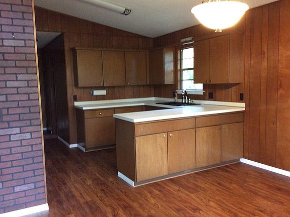 3rd image of 38 Sheneman Dr